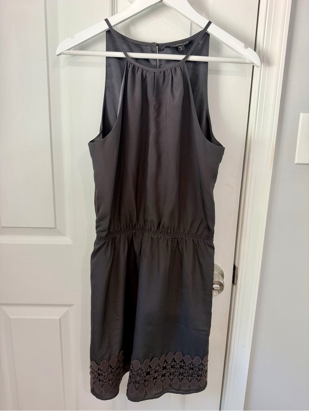EXPRESS Elegant Dark Gray Sleeveless Halter Dress with Scalloped Hem